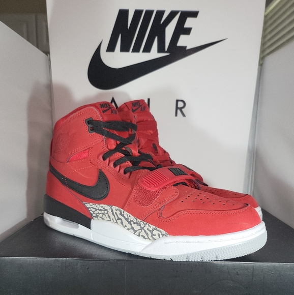 Size11.5- Jordan Legacy 312 Toro 2018 AV3922-601.... Fits Men Size 11.5, Youth S - Picture 1 of 12